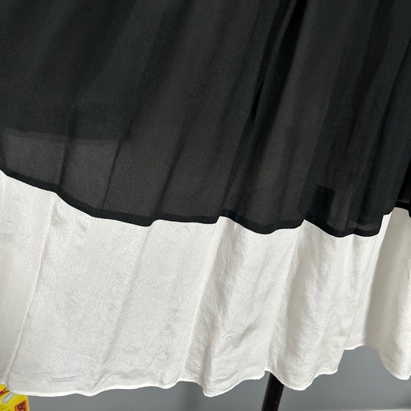 Beulah Silk Pleated Black White Collared Below Knee Dress, Size M - Picture 8 of 16